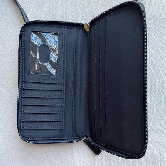 Fossil crossbody/ Wallet Bag. - Picture 7 of 8